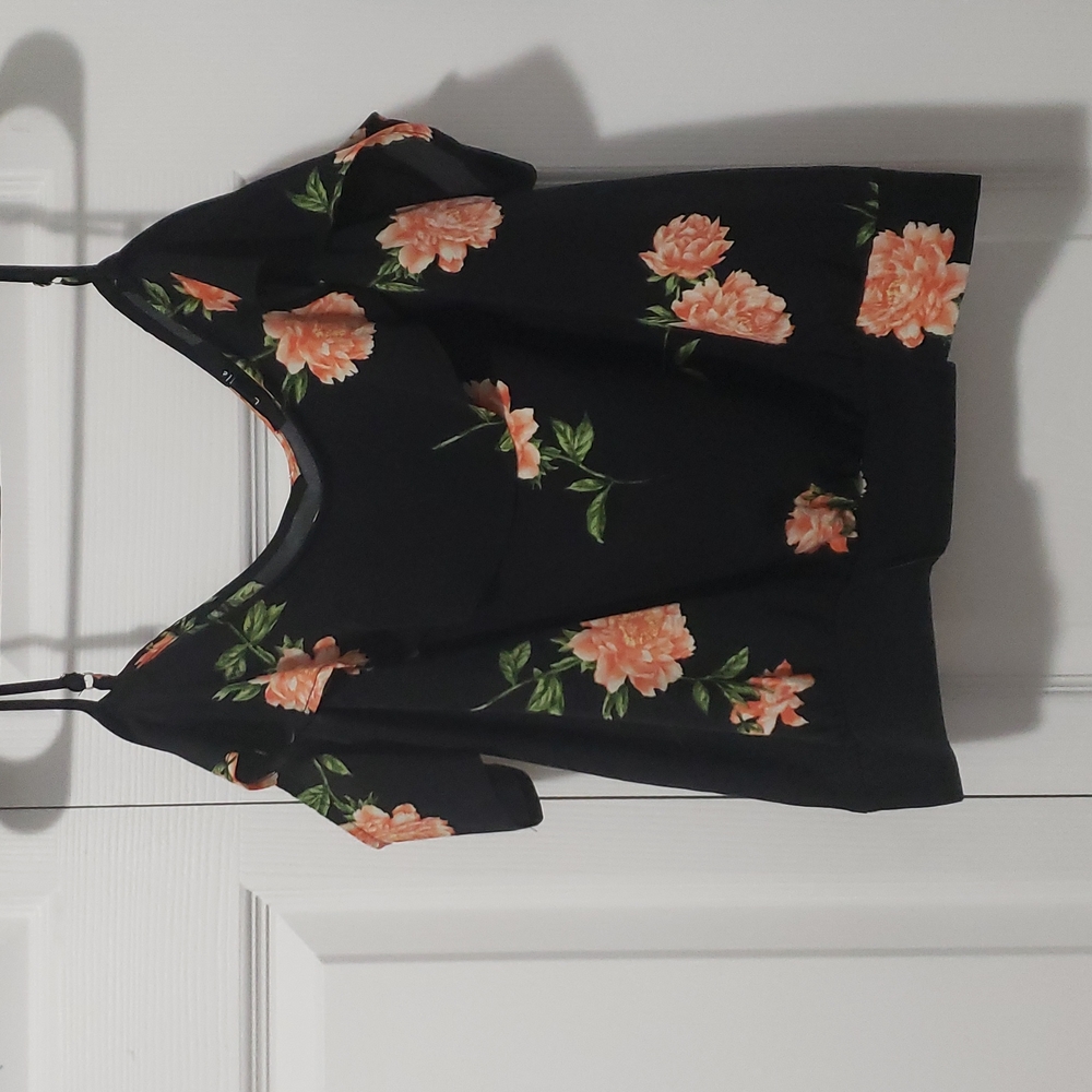 Black & Flower Crop top
